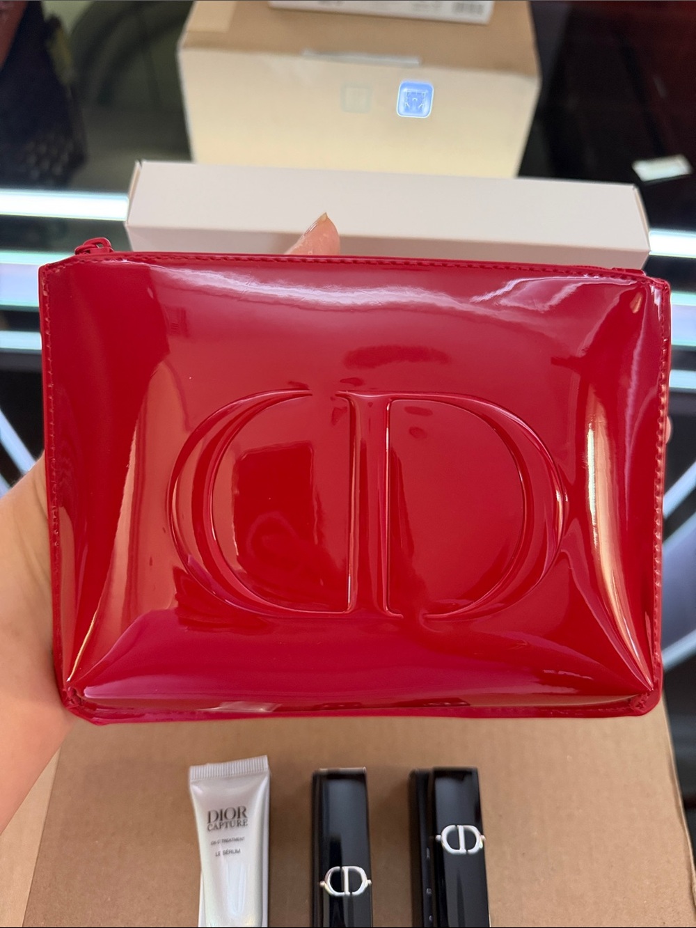 Dior Red Patent Cosmetic Pouch with 2 lipsticks and Le serum sample - Picture 3 of 8